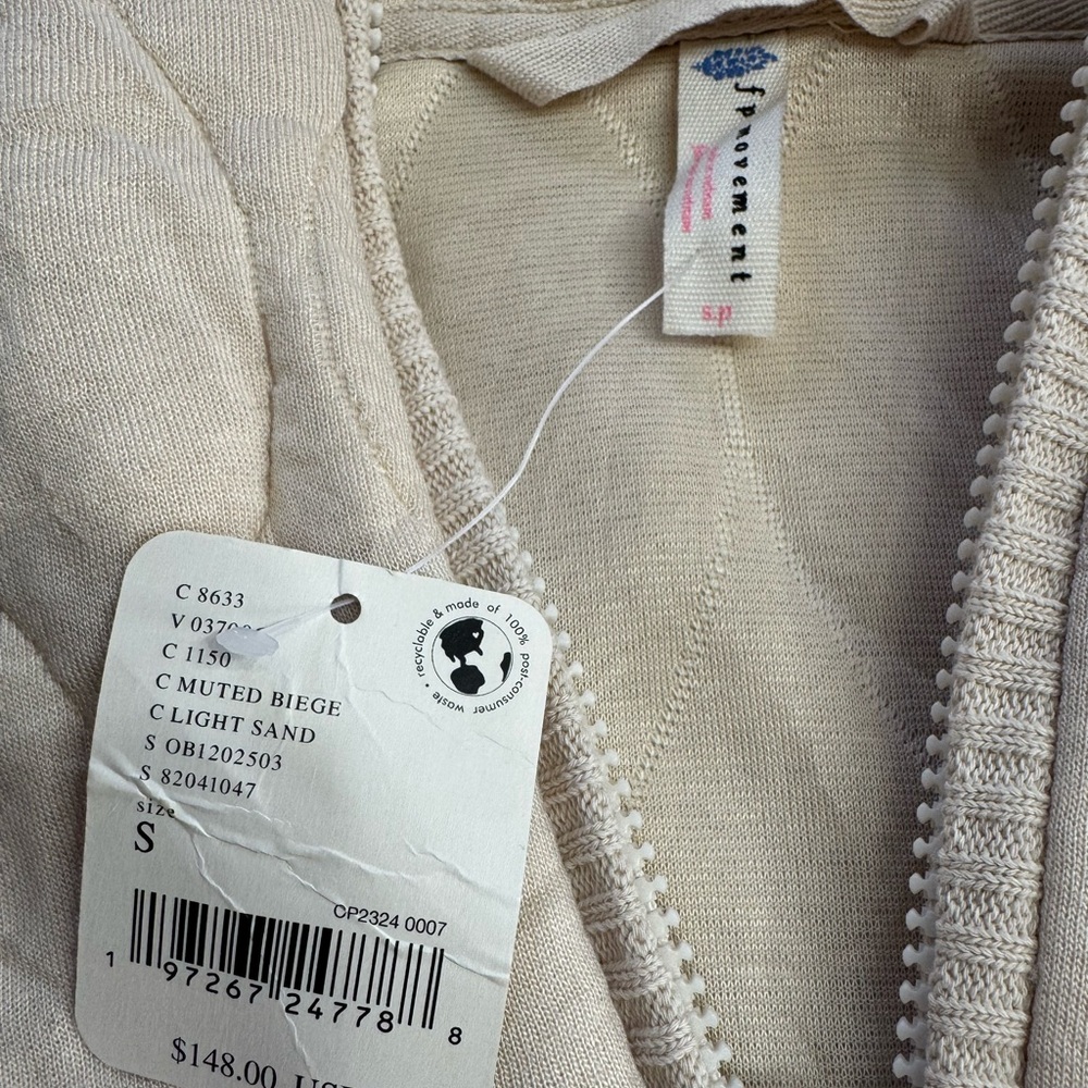 FP Movement NWT Dream Big Sz S Cream Quilted Sleeveless Zip Up Hoodie Sweatshirt - Picture 3 of 7